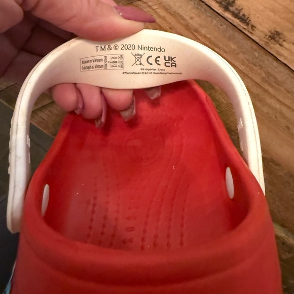 Mario Light-Up Crocs 💡 - Picture 2 of 5